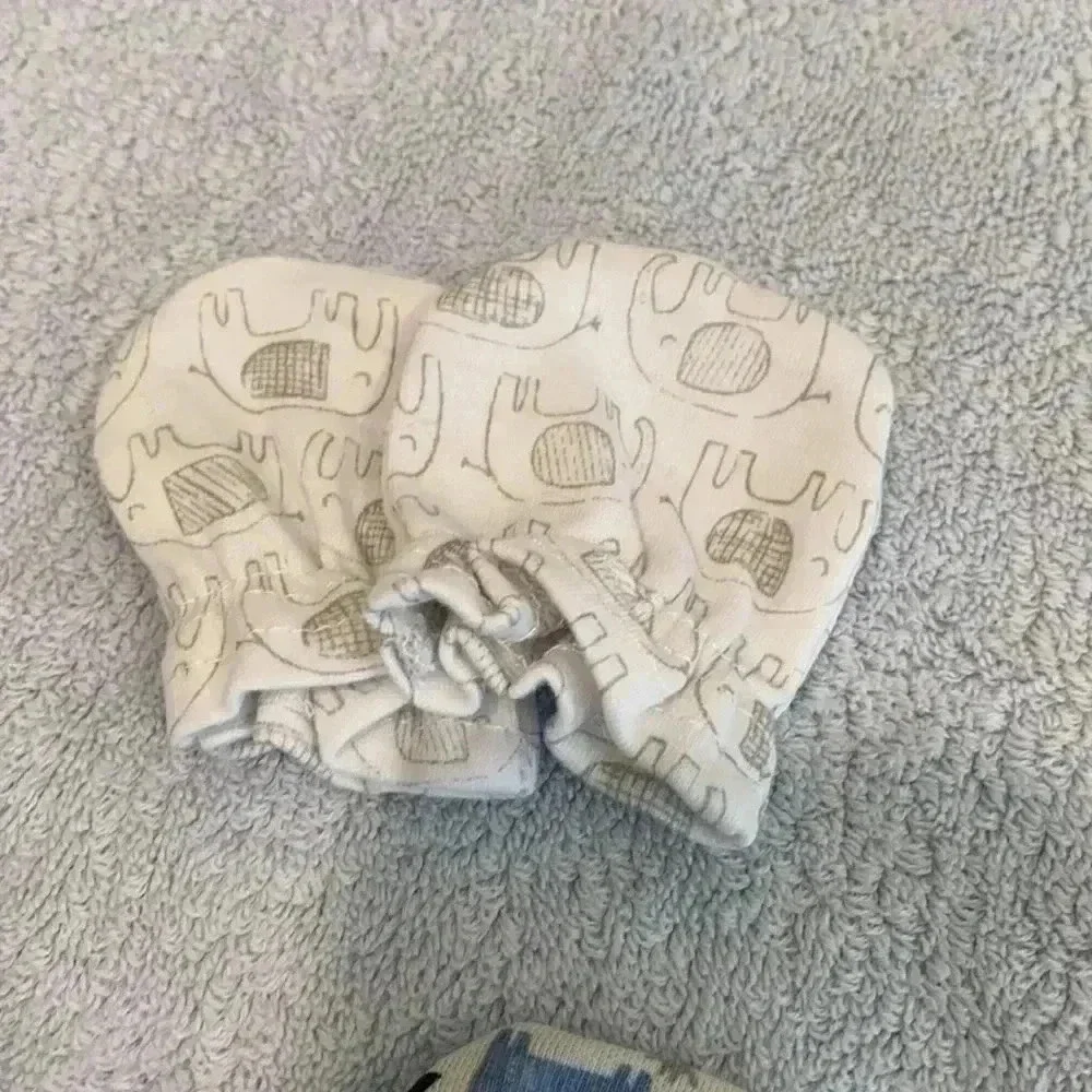 Scratching mittens